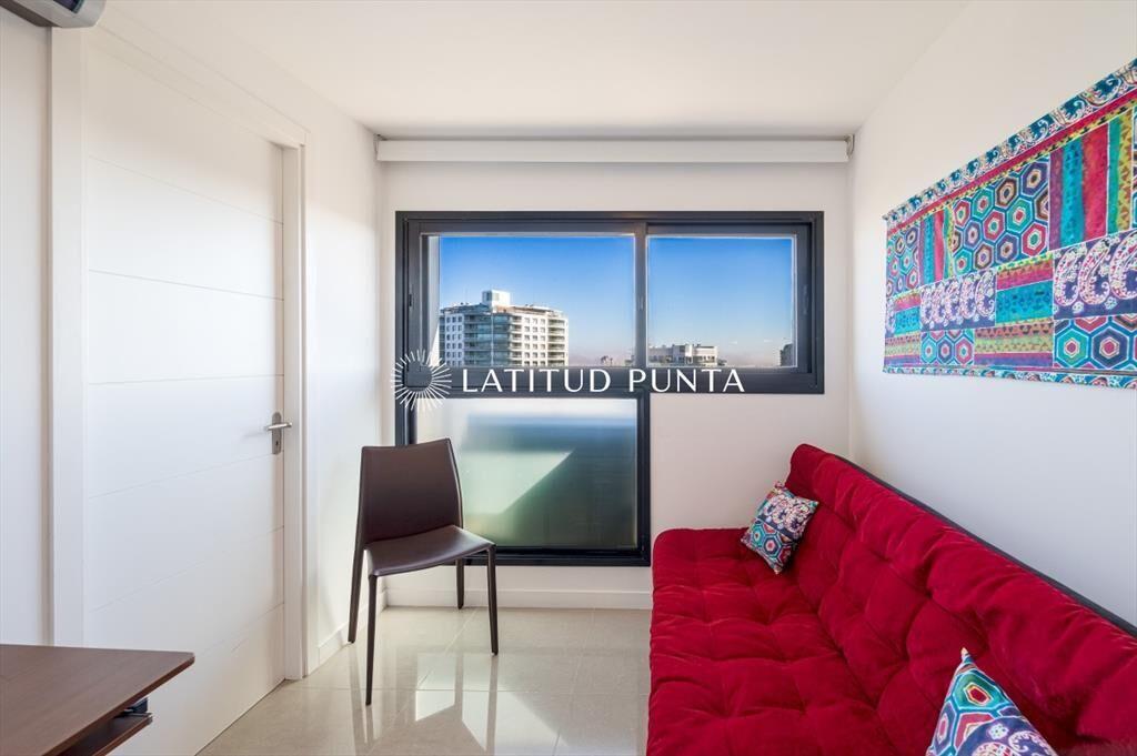 Piso alto en One, 3 suites más dependencia