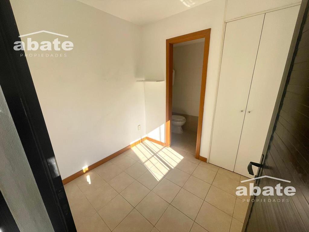 Venta apartamento 4 dormitorios   servicio completo ,Rambla