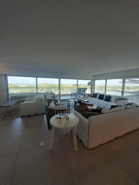 Apartamento en venta en Brava primera linea al