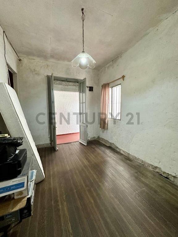 Venta/Casa La Comercial/3-4 dormitorios/1 baño/2 toilete/...