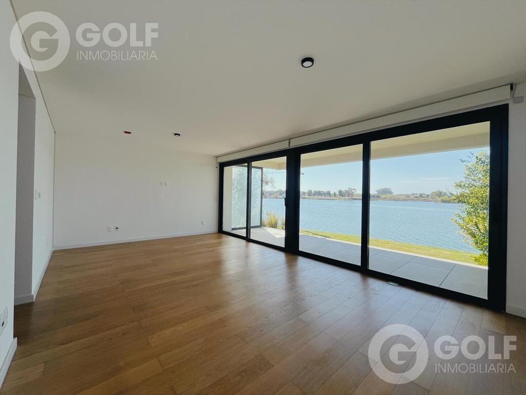 Venta de Villa de 4 dormitorios en Carrasco Boating