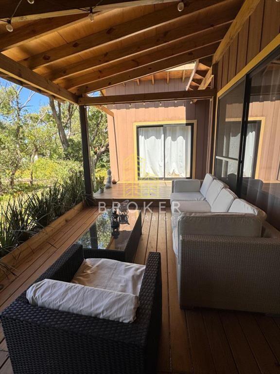 Moderna casa, a pasos del mar, en alquiler en del