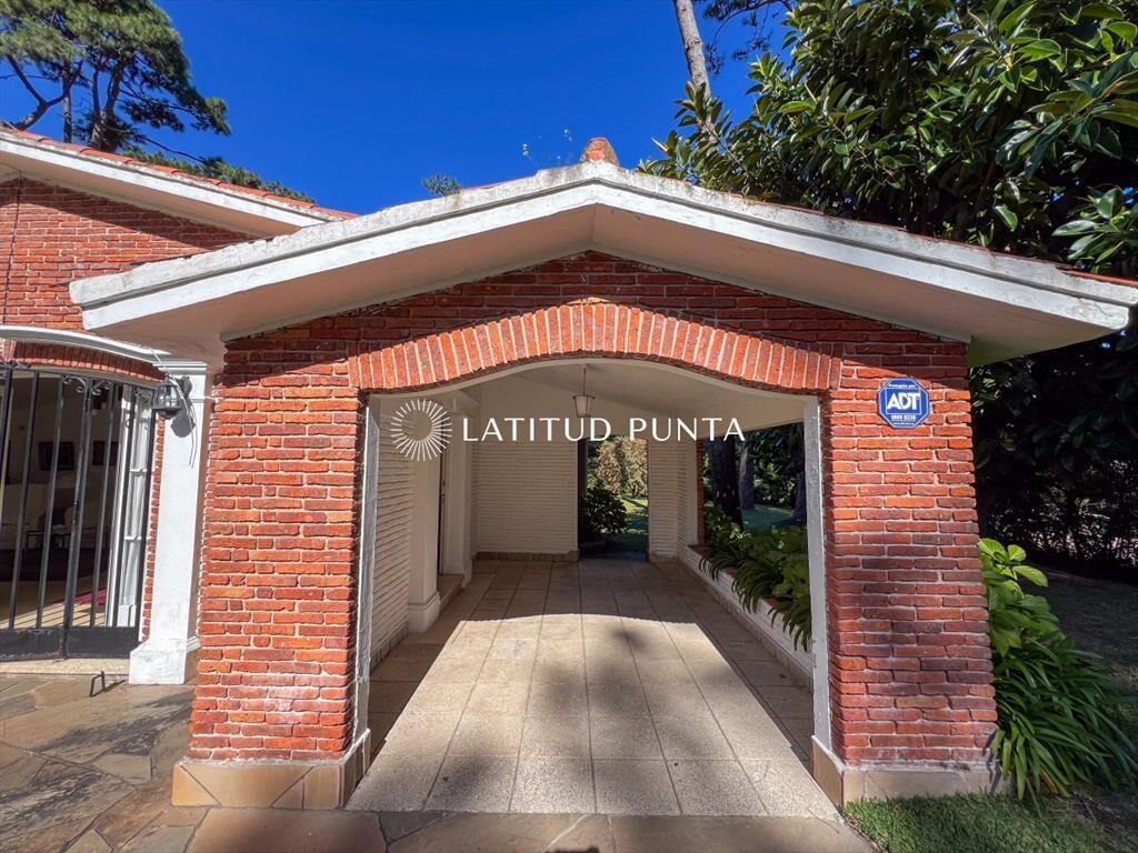 Casa entre Roosevelt y la mansa a la venta.
