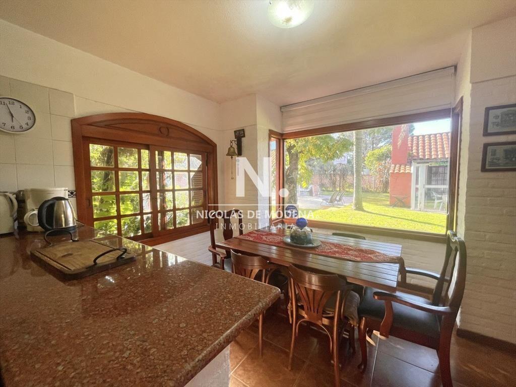 Venta Casa - 5 dormitorios 3 baños - Punta