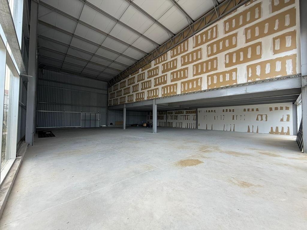 Alquiler de gran local comercial de 467 m², 30 mts frente p