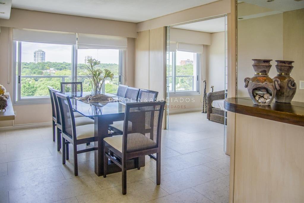 Apartamento en venta de 4 dormitorios con 2 en