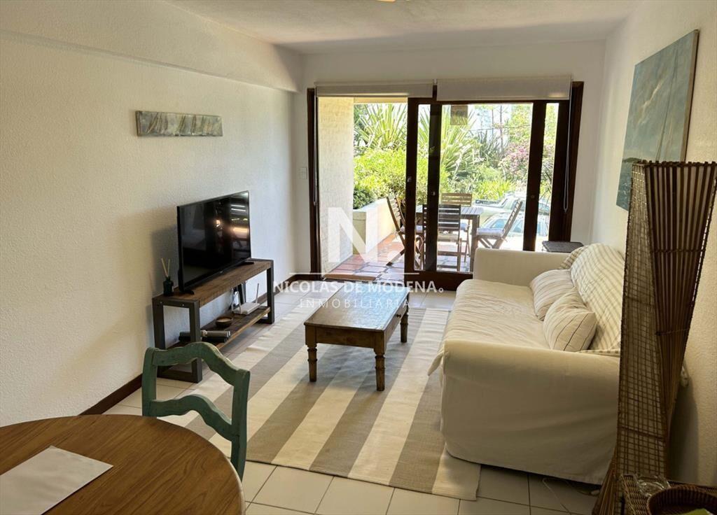 Apartamento de 3 dormitorios en Punta del Este en venta.