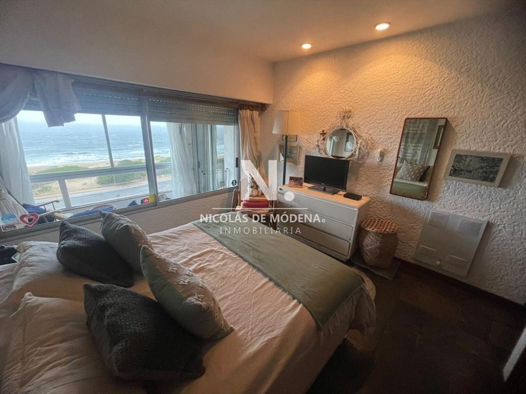 Apartamento de dormitorio y medio en primera de