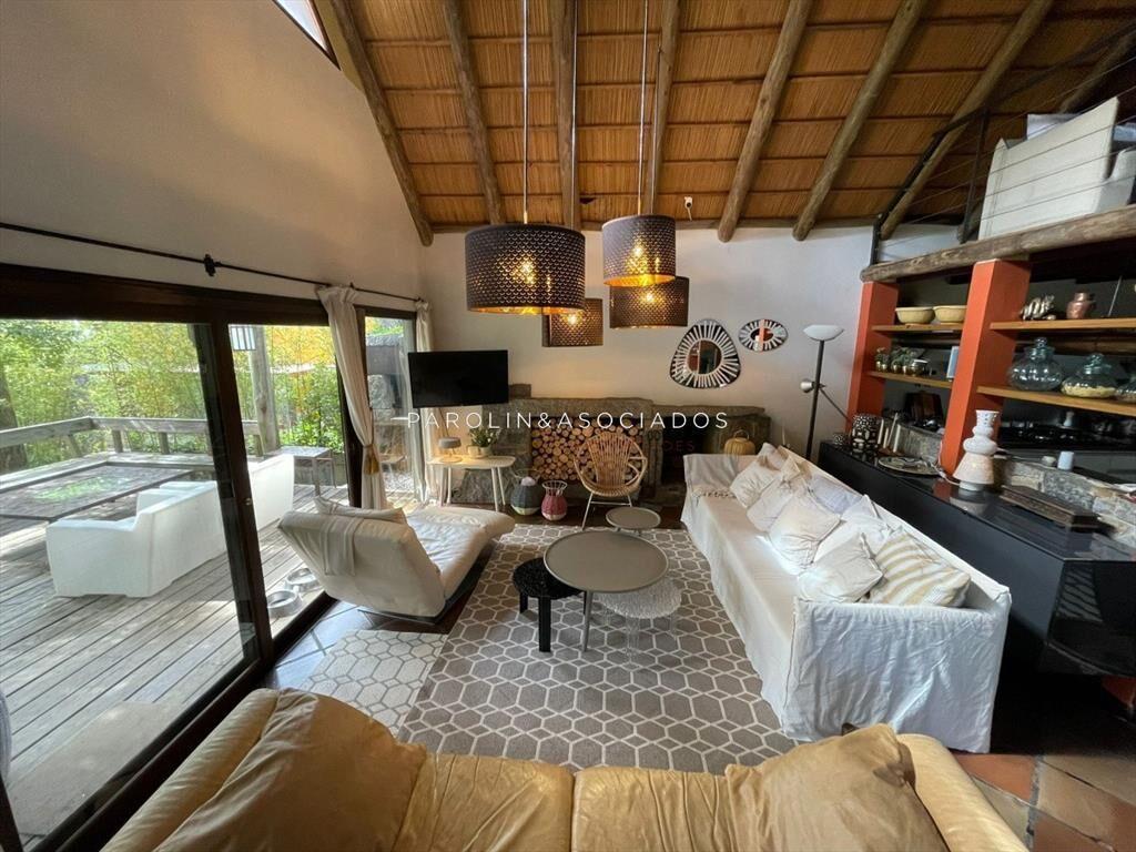 CASA DE 2 DORMITOTIORIOS EN MONTOYA LA BARRA PUNTA DEL ESTE
