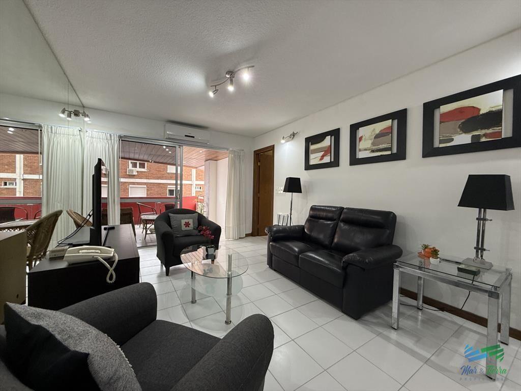 En venta apartamento 2 dormitorios con cochera,