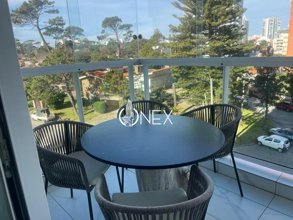 Venta apartamento de 2 dormitorios y 2 baños con