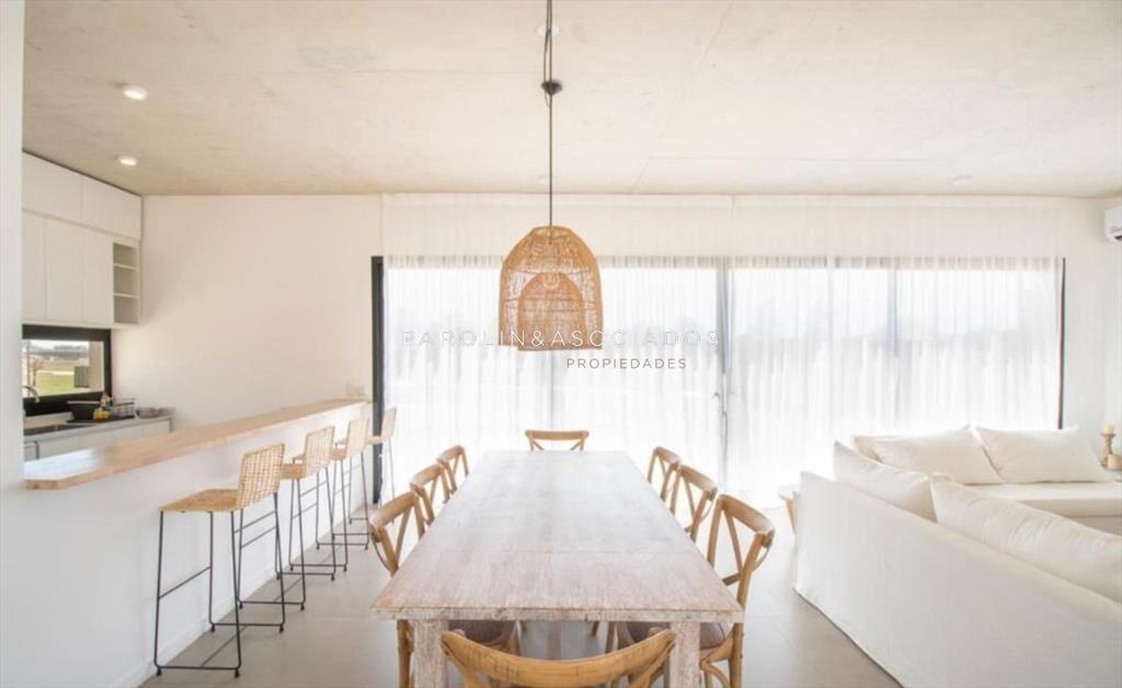Casa de 4 dormitorios en venta en Pueblo Mio, del