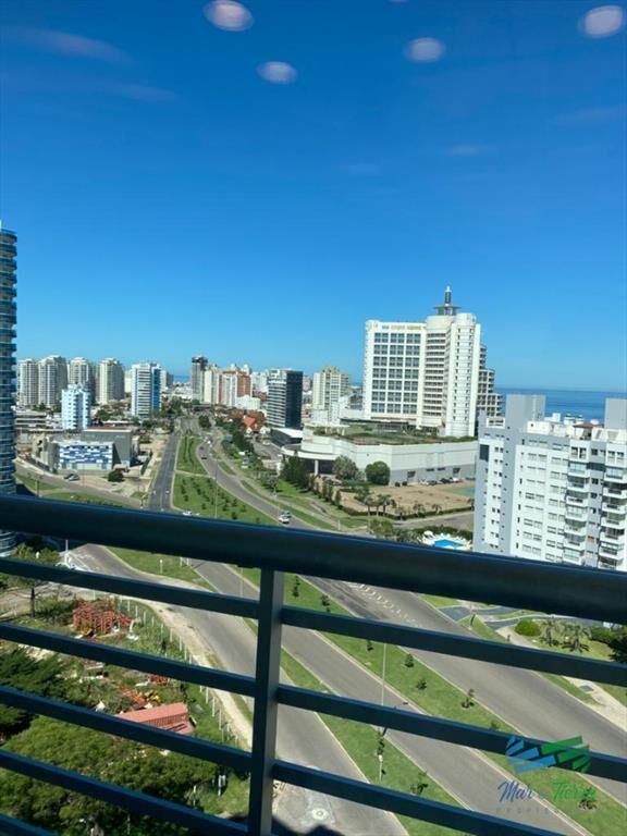 Alquilo anual apartamento de 3 dormitorios en torre con ser