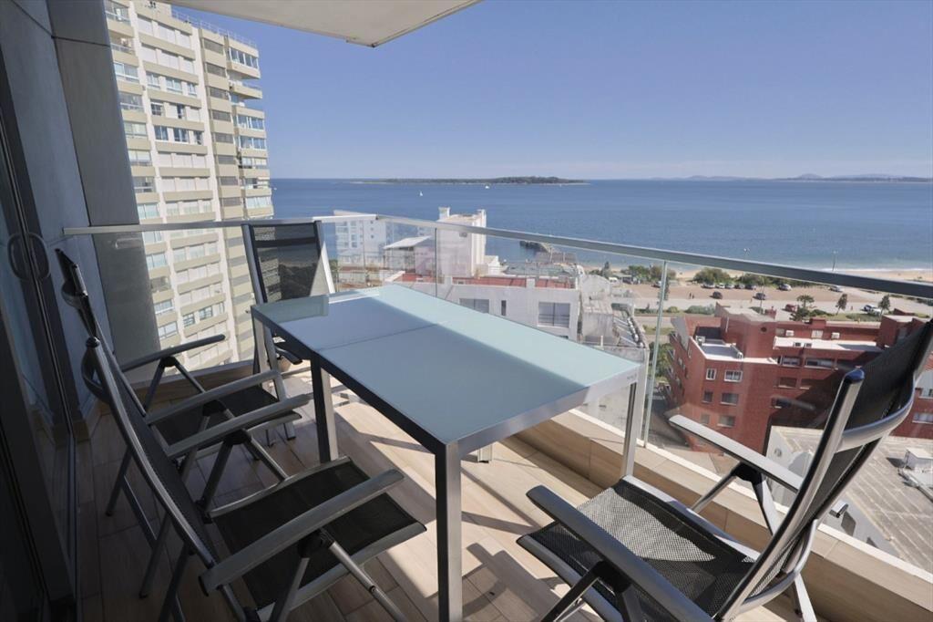 VENTA APARTAMENTO 3 DORMITORIOS + DEPENDENCIA