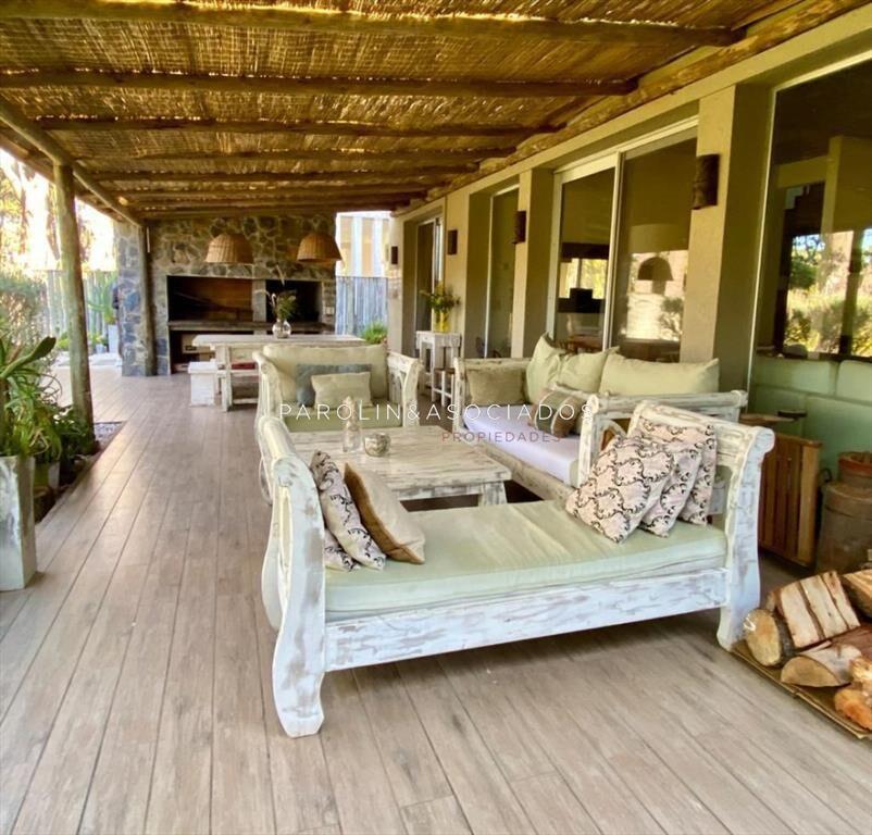 Casa en venta en barrio privado en Rincón del