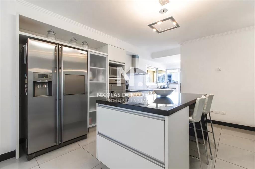 Se vende departamento de 3 dormitorios en la Brava- Punta d