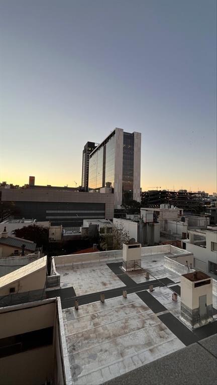 Apartamento 2 dormitorios, 2 baños, terraza al frente y gge