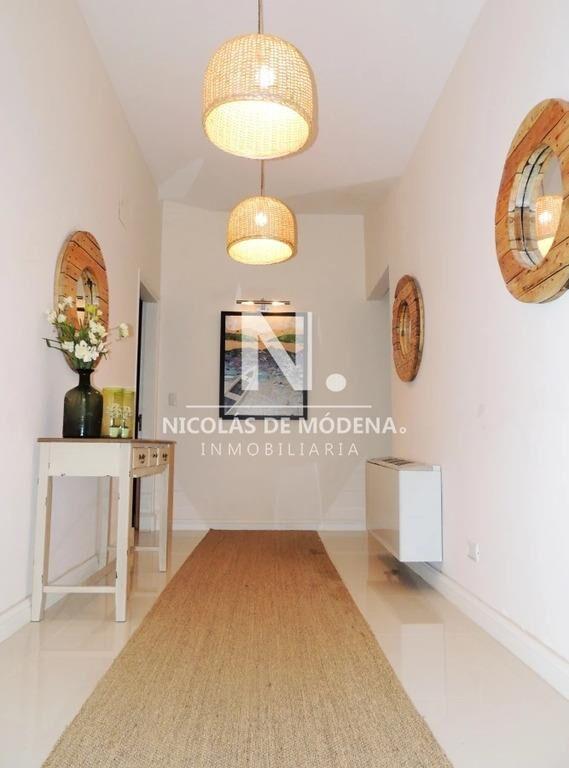 VENDE EXCELENTE CASA DE 4 DORMITORIOS EN PLAYA MANSA, PUNTA