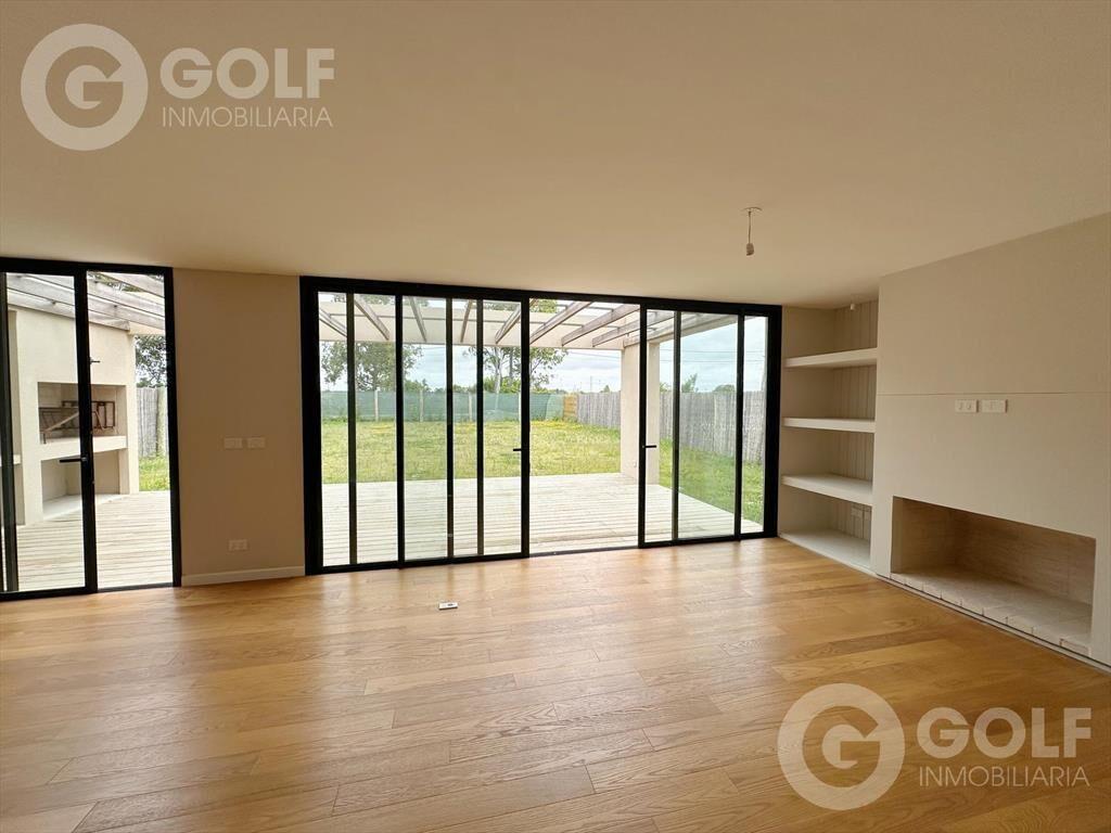 Venta Casa de 4 Dormitorios en Huertas de Los Horneros