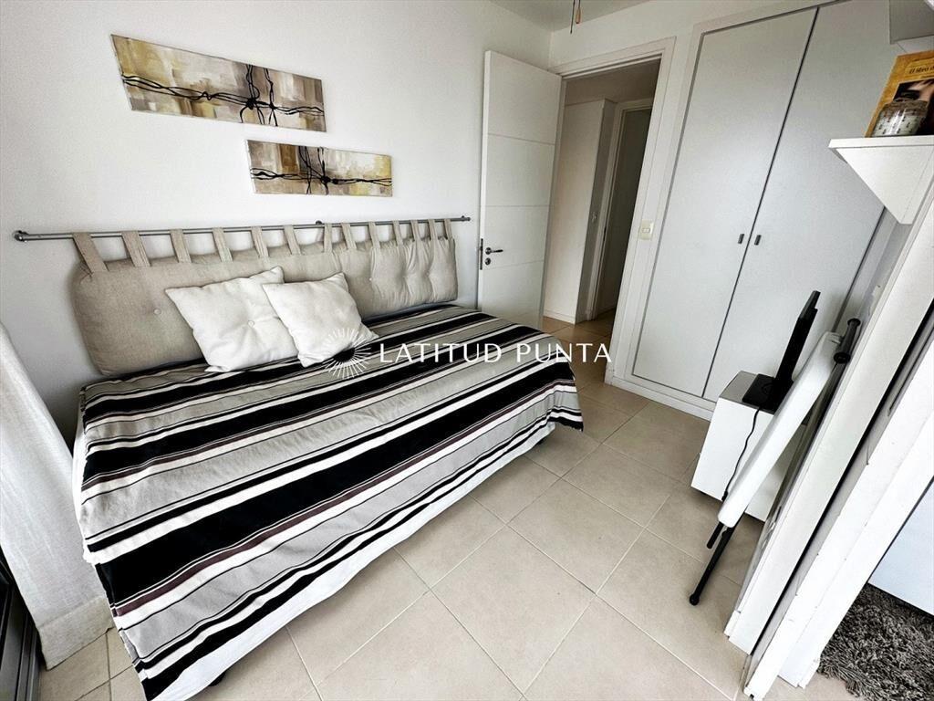 Mansa, apartamento de 3 dormitorios con servicios
