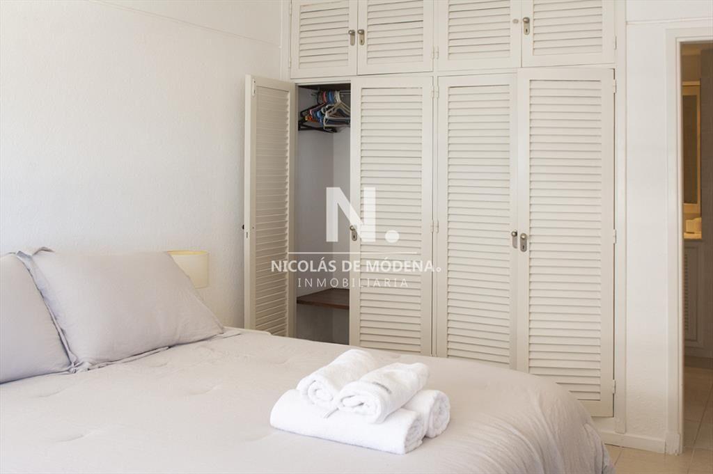 Apartamento de 2 dormitorios con vista al mar en venta en P