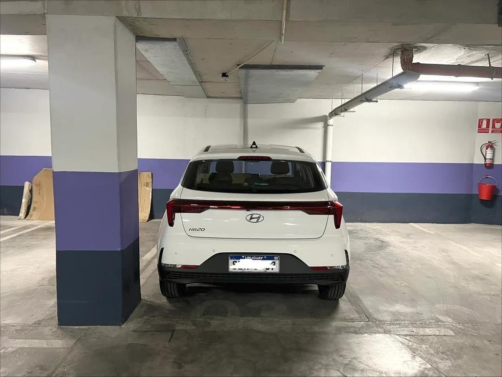 Venta Apartamento de 2 dormitorios y Garaje Al Frente en La