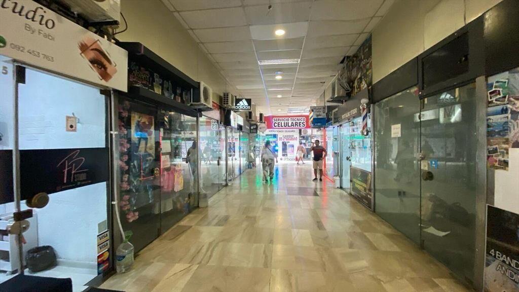 LOCAL COMERCIAL EN VENTA CON RENTA EN GALERIA DEL VIRREY