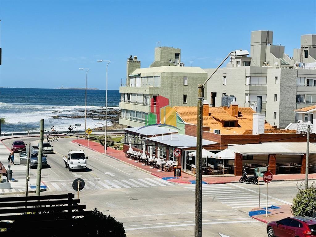 Apartamento de 2 Dormitorios en playa El Emir, -