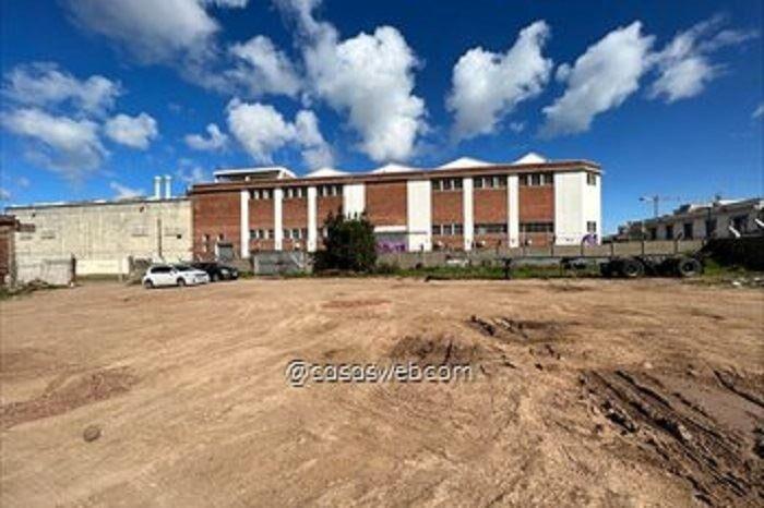 Venta 1200m2 en terreno de 4339m2 en Bella Vista