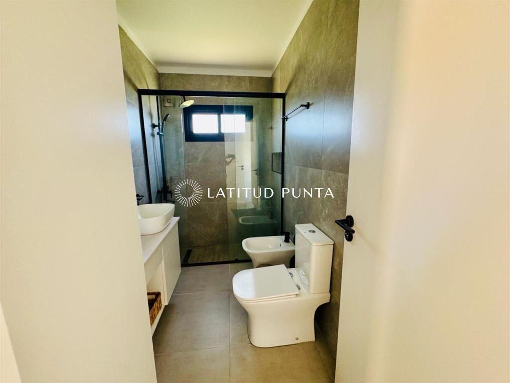 Moderna casa de 3 dormitorios en Balneario Buenos