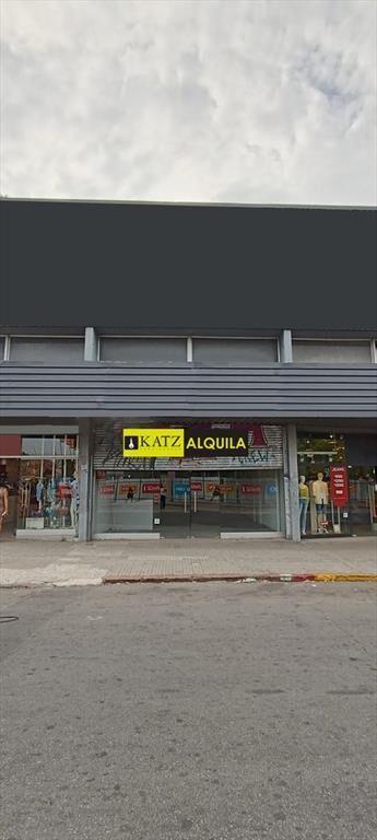 Gral. Flores, zona outlet, 120 m2, 6 de frente, excelente