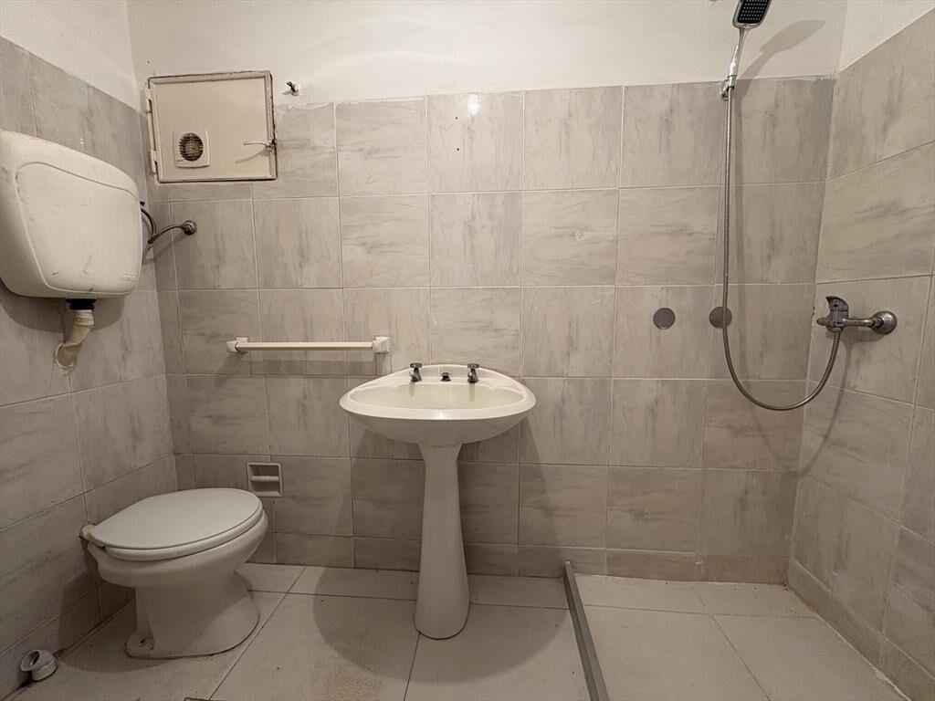 Alquiler - Apartamento al frente con dos dormitorios en el C