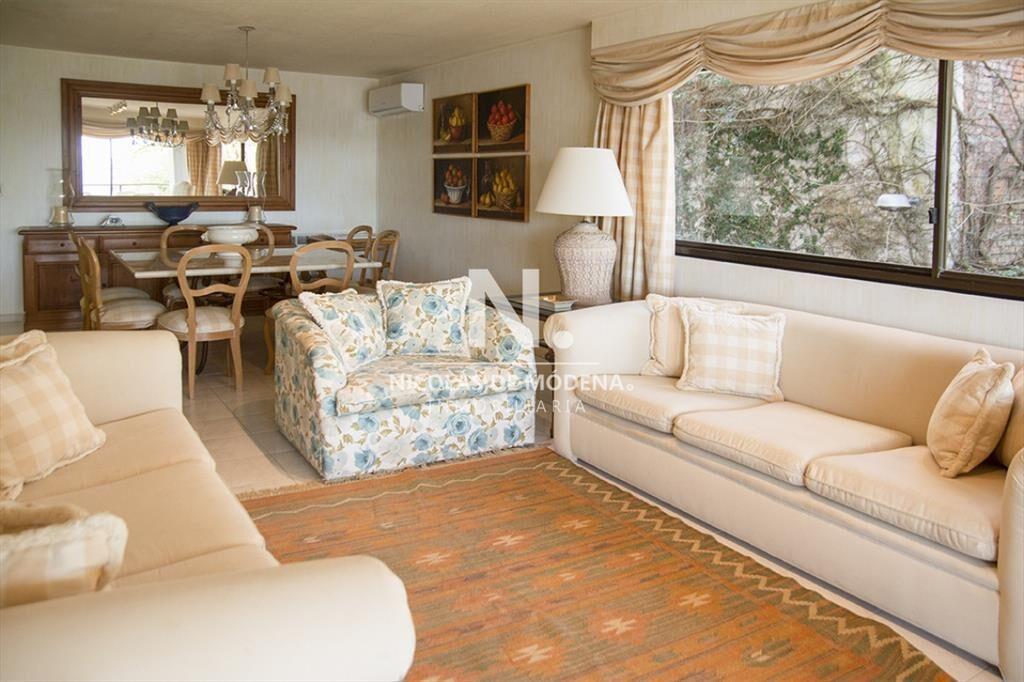 Departamento de 4 dormitorios en venta, con vista
