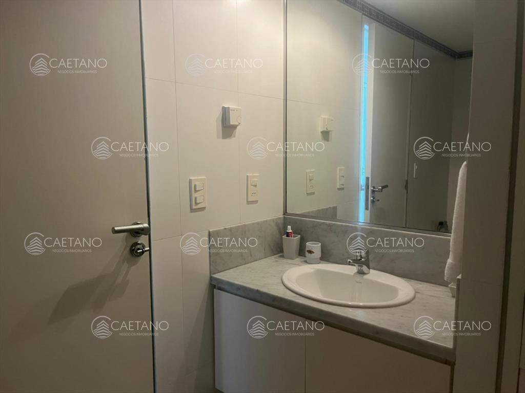Apartamento de dos dormitorios en venta en Playa Brava con