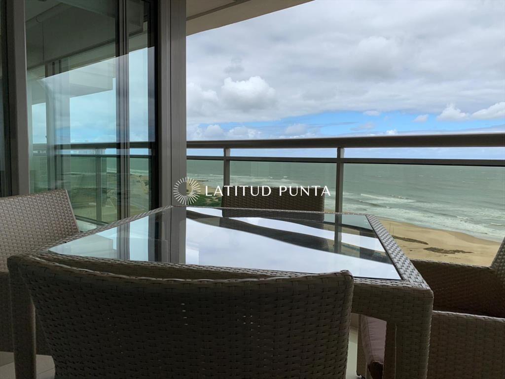Apartamento 3 dormitorios en suite. Brava