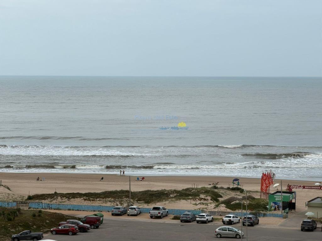 Apartamento de 3 dormitorios en Venta en Punta ,