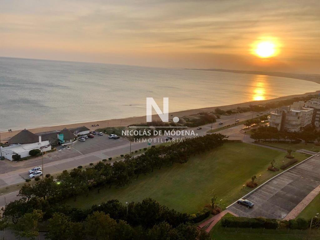 Amplio apartamento en venta Punta del Este