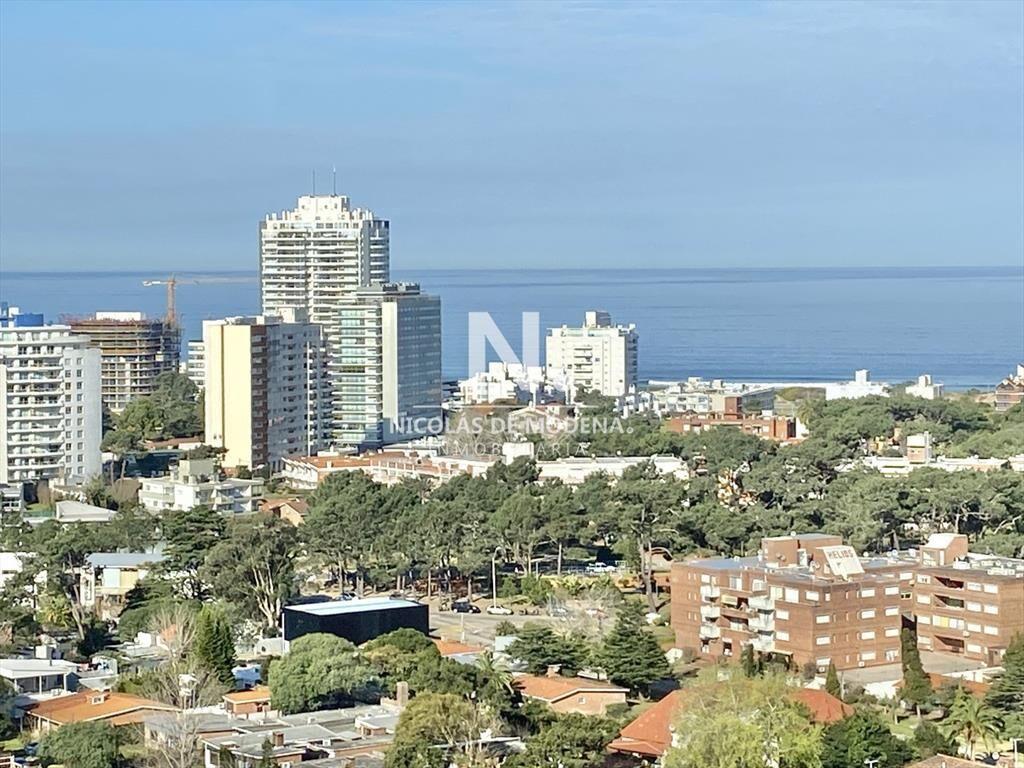 Vende apartamento de 2 dormitorios con vista al