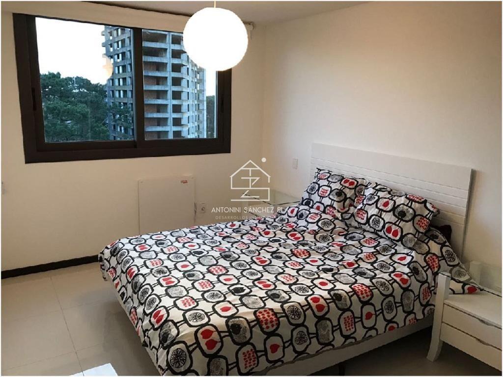 Apartamento de 3 dormitorios en zona club de