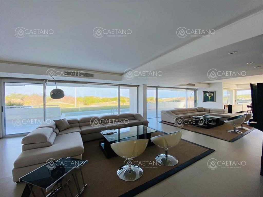 Departamento en Venta Seis Dormitorios y Servicio Frente al