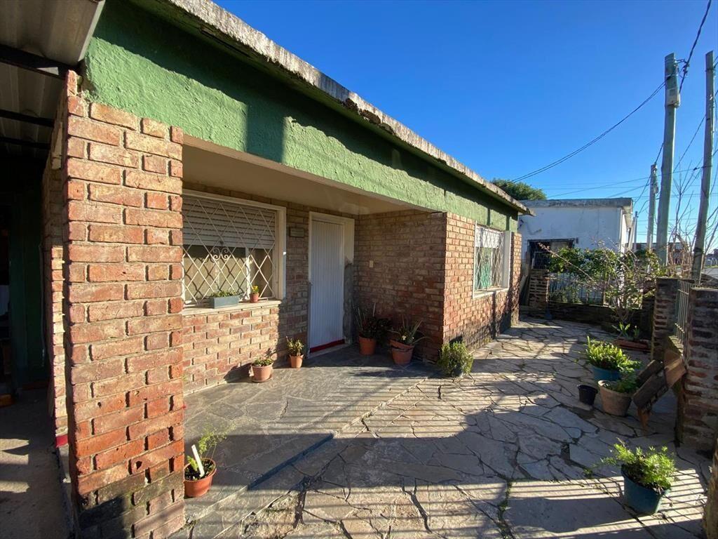 Venta casa dos dormitorios y monoambiente en Pando