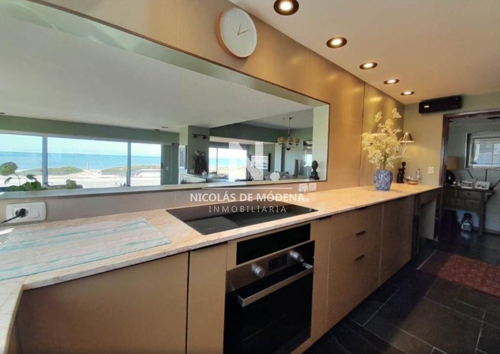 Vende apartamento de 4 dormitorios en Brava, del