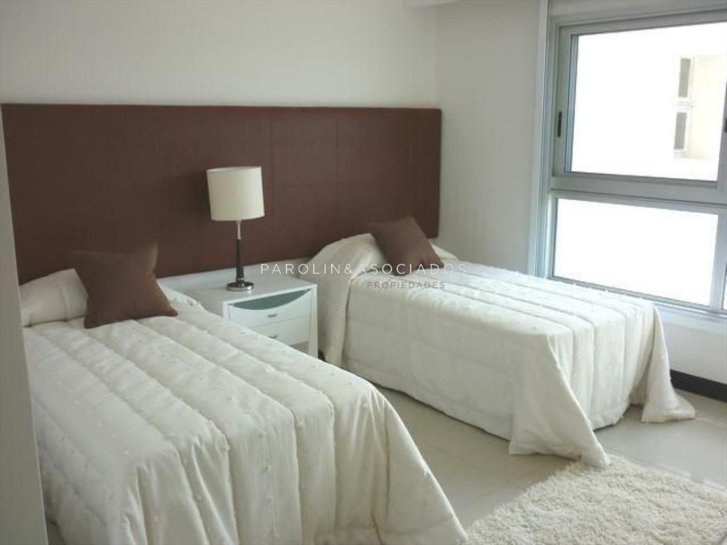 Apartamento en venta de 3 dormitorios en torre