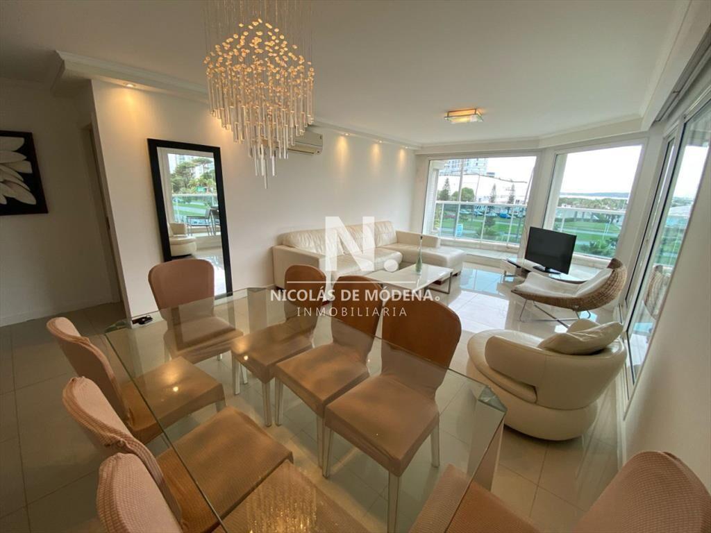 Apartamento de 3 dormitorios en Venta en Playa -