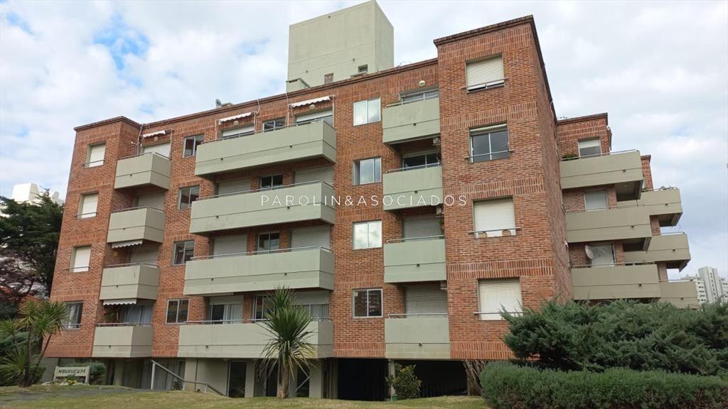 Apartamento de 1 dormitorio en venta en edificio
