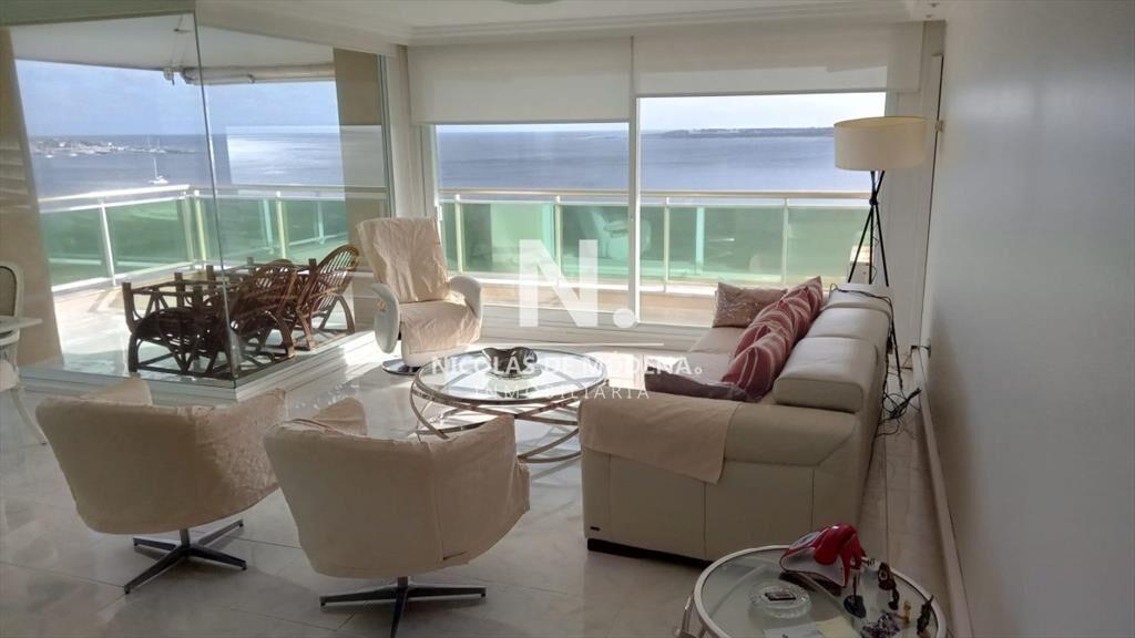Hermoso departamento 3 dormitorios frente al mar