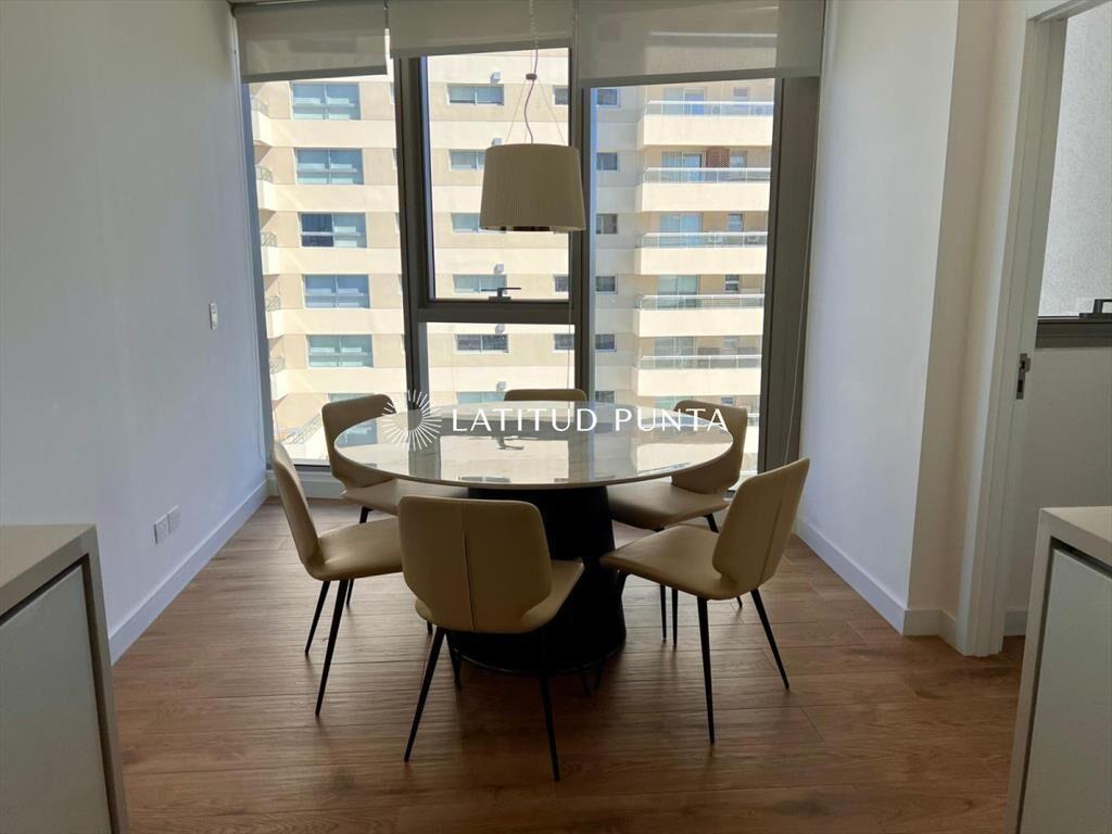 Apartamento en piso alto de 3 dormitorios con al
