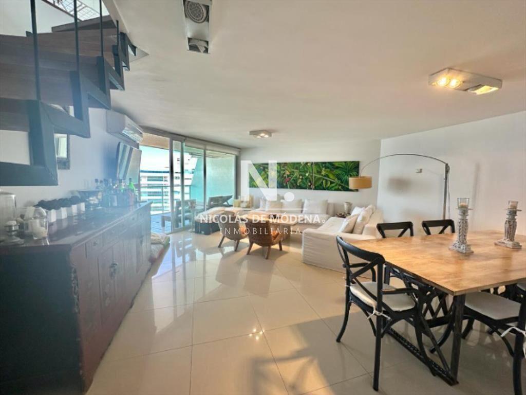 En venta apartamento con vita al mar en la Playa