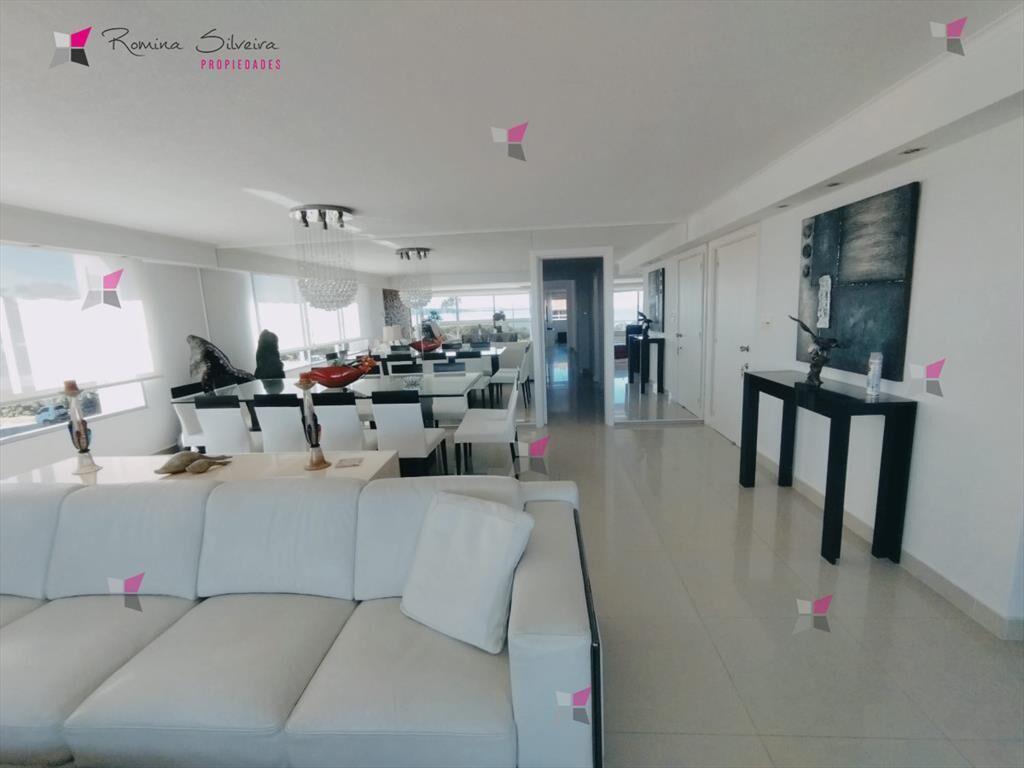 VENTA DE APARTAMENTO DE 3 DORMITORIOS Y DEPENDENCIA EN EDIF