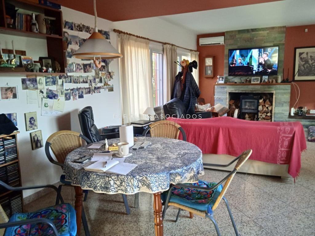 Venta De Casa De 2 Dormitorios Mas Dependencia De